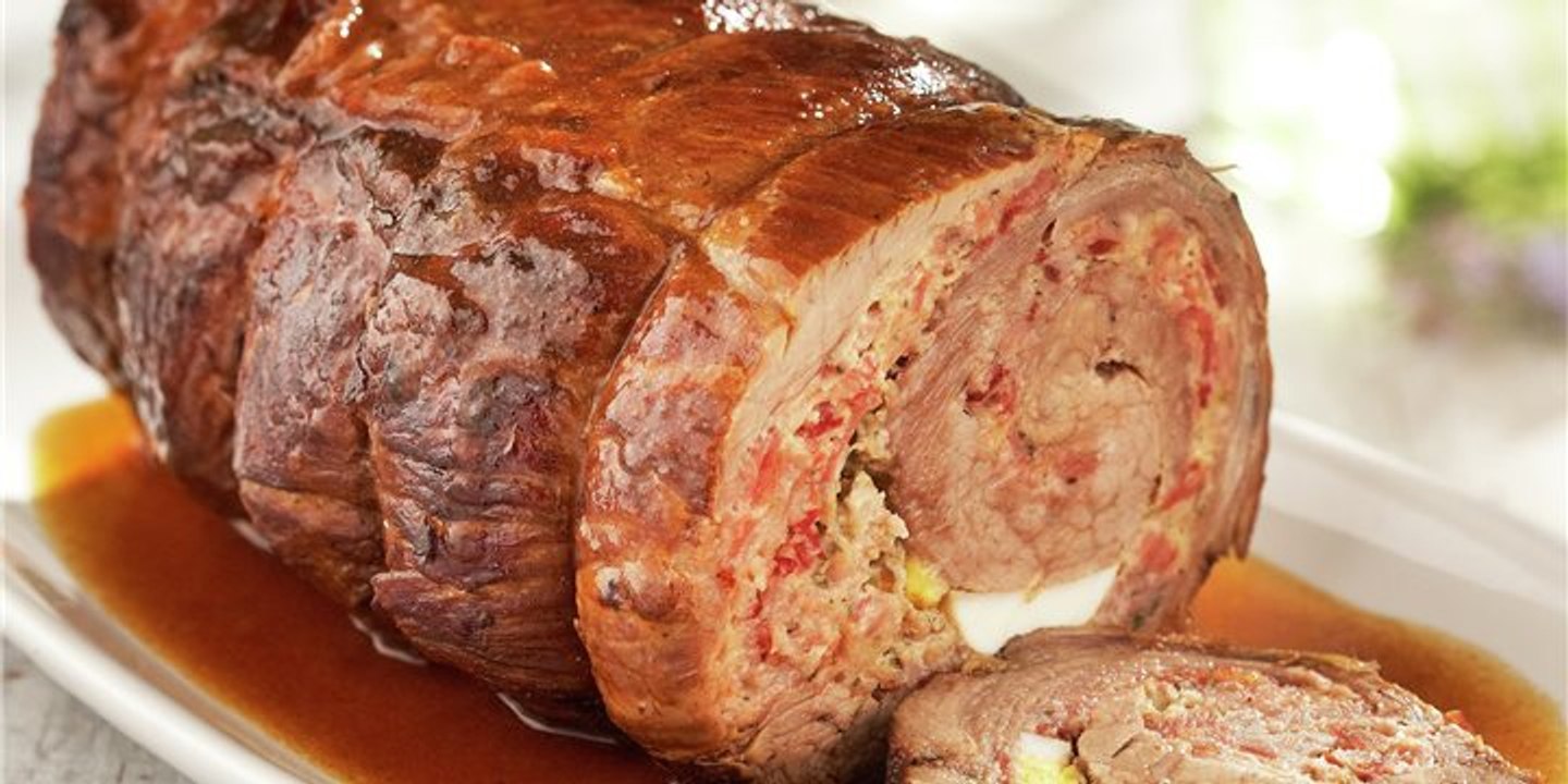 Rollo de ternera relleno al horno con jamón y queso - Cocina Fácil