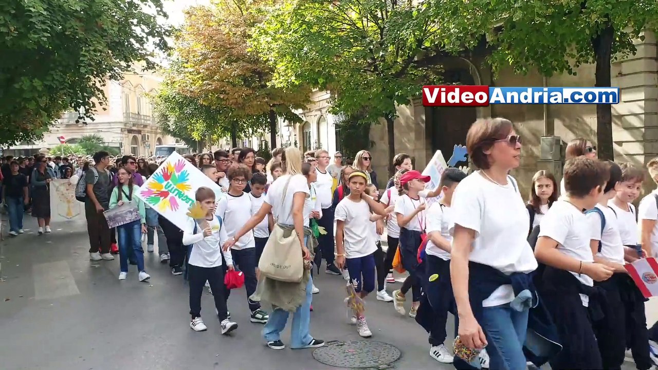 Andria: don Ciotti marcia con i giovani "contro tutte le mafie" - Video