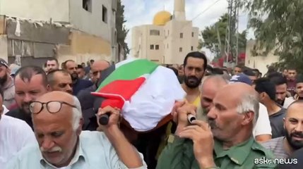 Raccoglieva olive, gli israeliani sparano e uccidono una palestinese