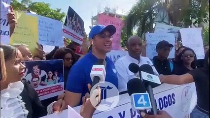 Decenas de maestros protestas en reclamo de nombramientos