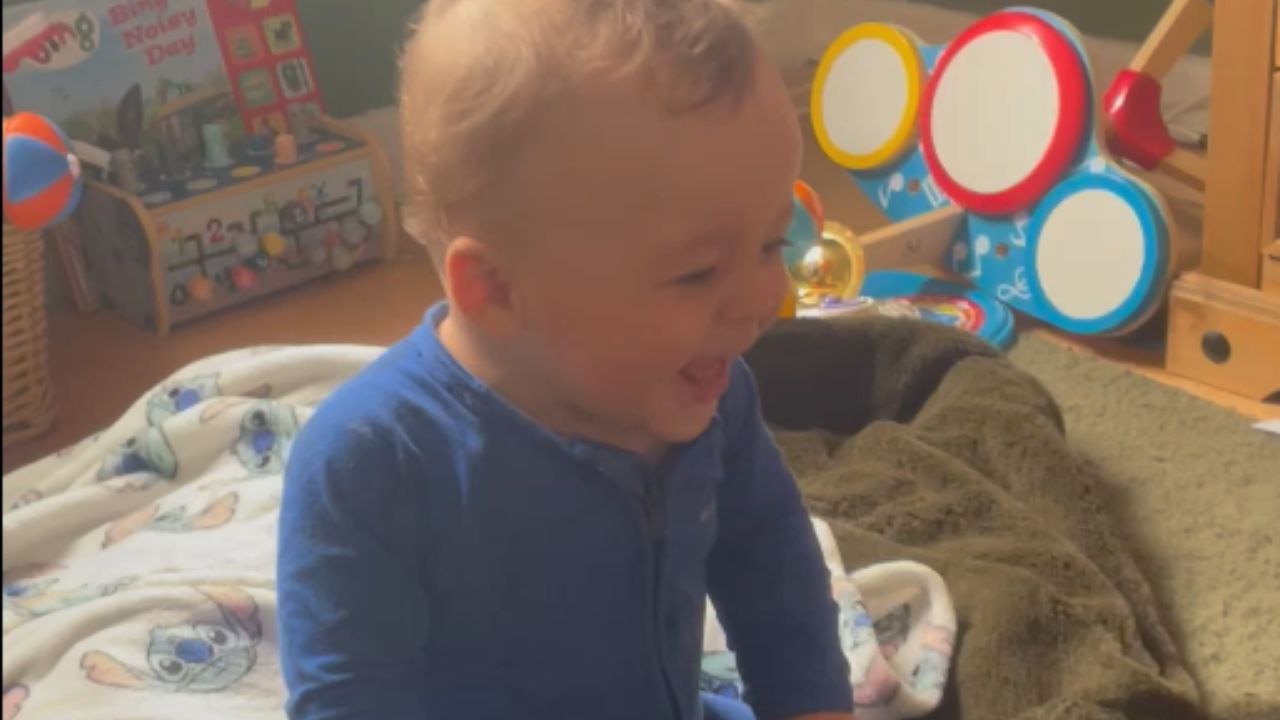 Heartwarming moment as baby boy laughs hysterically while witnessing pure silliness