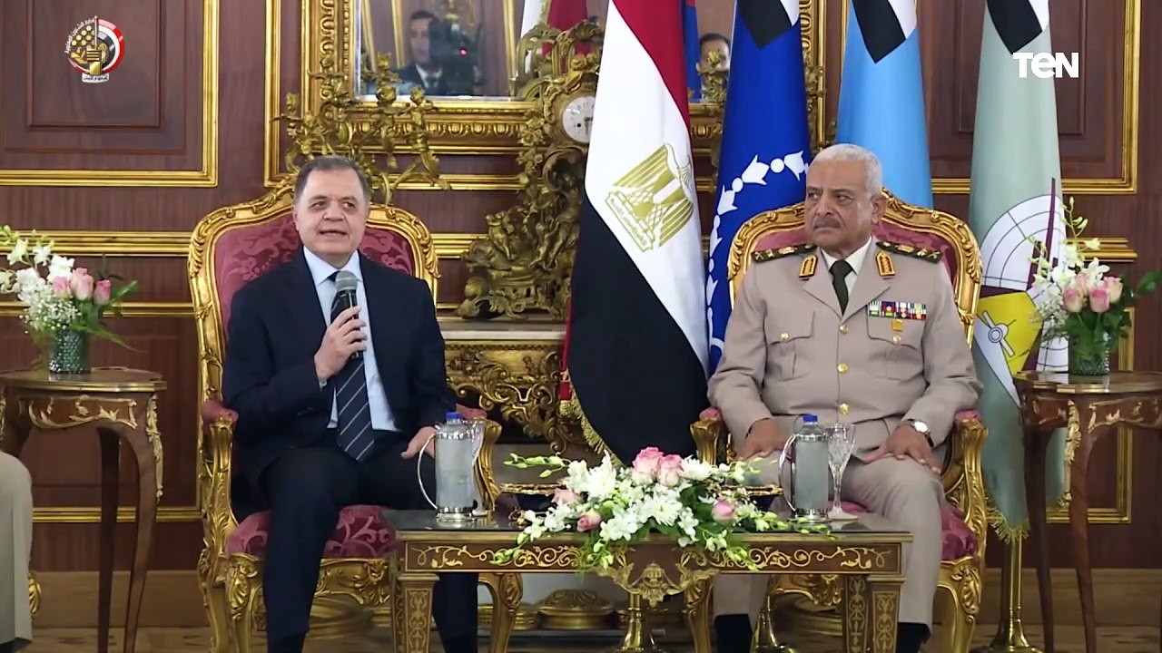 وزيرالداخلية وقيادات الشرطة يقدمون التهنئة لوزي...