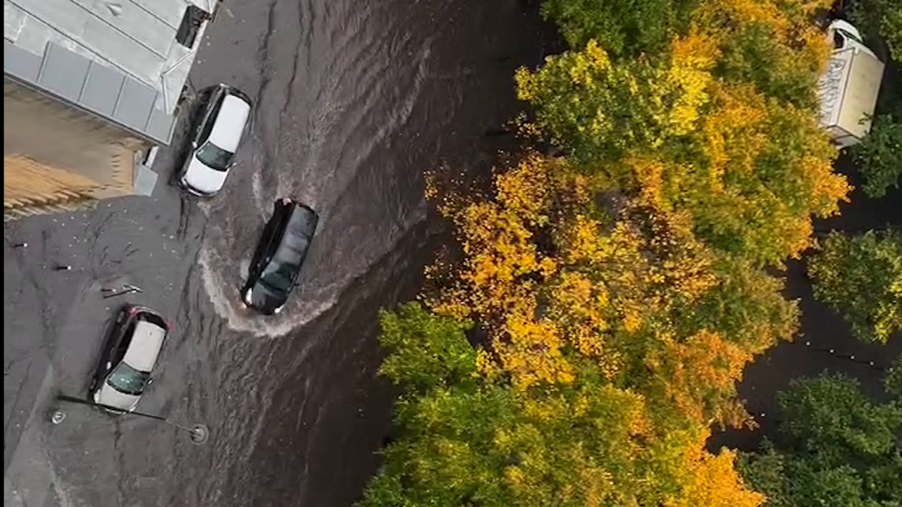 Intempéries : chaussées inondées et stations de métro fermées à Paris