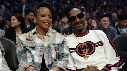 Descargar video: Who Is Snoop Dogg's Wife? 3 Things to Know About Shante Broadus