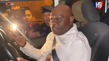 Momen Calon Menteri Natalius Pigai Setir Mobil Sendiri ke Hambalang