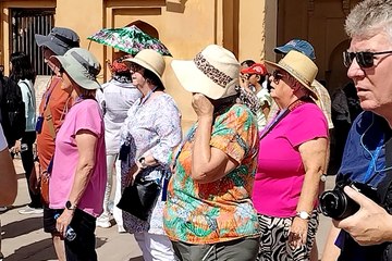 Mosam : मौसम में आ रहा बदलाव, जयपुर में धीरे-धीरे बढ़ रही सर्दी