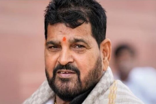 Brij Bhushan Singh: प्रियंका गांधी के वायनाड से चुनाव लड़ने को लेकर बृजभूषण बोले- देर हो चुकी अब कोई हलचल नहीं, जानिए जीत को लेकर क्या कहा?