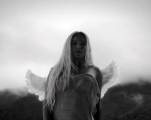 Karol G y Sevdaliza lanzan juntos 'No me cansaré' 🎶