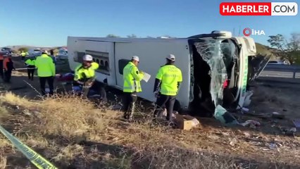 Video herunterladen: Aksaray-Ankara karayolunda otobüs şarampole devrildi, ilk belirlemelere göre 6 ölü ve çok sayıda yaralı olduğu öğrenildi