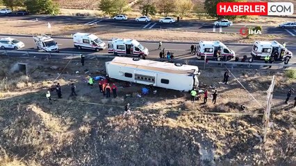 下载视频: Aksaray-Ankara karayolunda otobüs şarampole devrildi, ilk belirlemelere göre 6 ölü ve çok sayıda yaralı olduğu öğrenildi