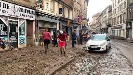 Les habitants de Rive-de-Gier se réveillent sous les eaux, le 18 octobre 2024