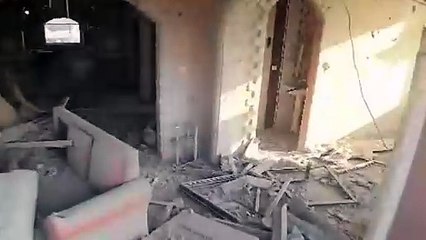 Les derniers instants du leader du Hamas Yahya Sinwar qui jette un objet sur le drone israélien