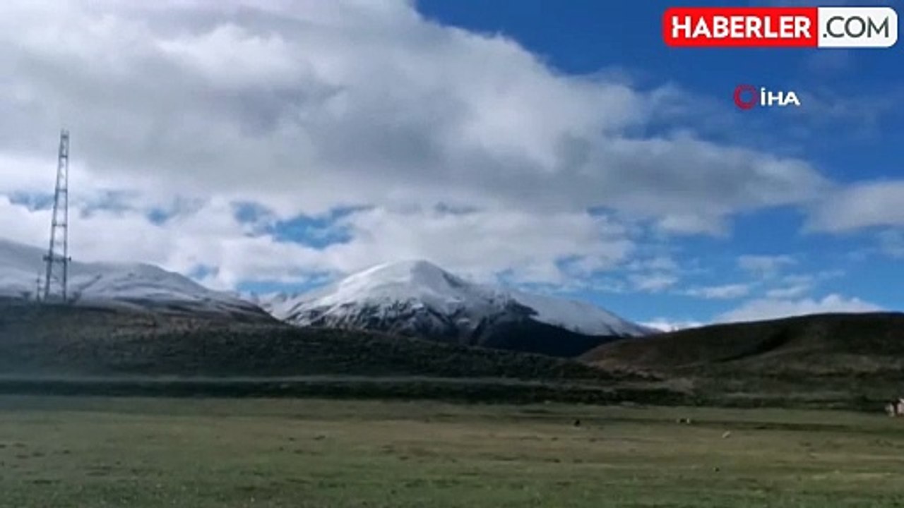 Karlıova'nın Yüksek Kesimleri Karla Kaplandı