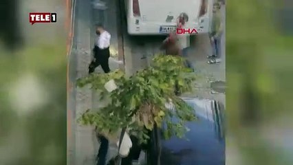 Kim bunlar? Tartıştıkları kişileri Sokak ortasında ateş açtı, yanındaki bir kişi silahı beline koyup uzaklaştı