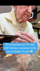 Idoso vendia joias da mulher para cuidar dela. Dona da loja surpreendeu-o