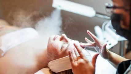 Bagni di vapore per il viso: il nuovo lusso per la pelle