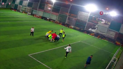 Halı sahada kalp krizi geçirdi