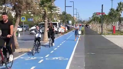 Turizm başkentimizde ekim ayında plajlar ''full'' çekti: Güneşlenip, denize girdiler