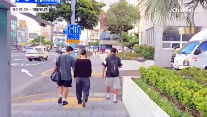 제주는 여름?…31도 더위에 바다로