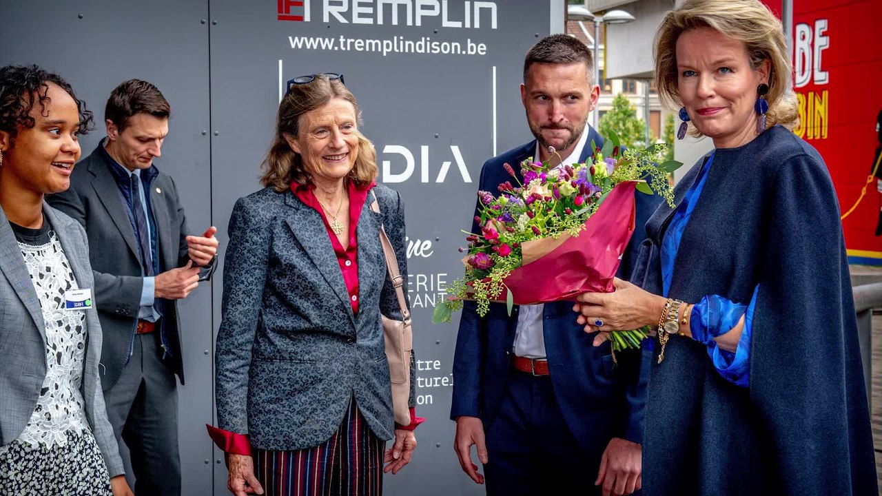 La reine Mathilde, animatrice d’un jour sur le plateau télé de Vedia à Dison