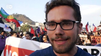 Video herunterladen: La 'primera línea' de las protestas en Chile