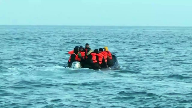 Bebê morre em naufrágio de migrantes no Canal da Mancha