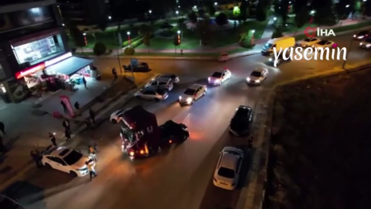 Kadın tır şoförü, düğüne tır ile giriş yaptı! Düğün arabasını...