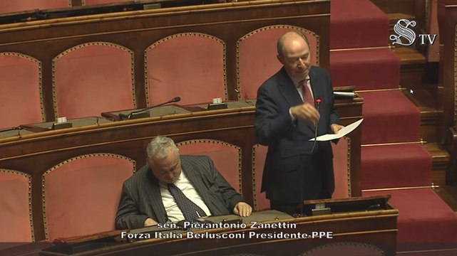La pennichella in Senato del patron della Lazio Claudio Lotito