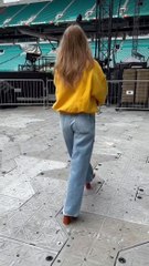 Taylor Swift anuncia retorno da The Eras acompanhada de sua gata