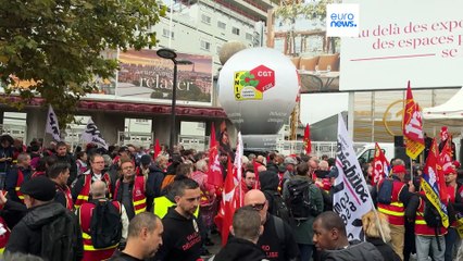 Protesta de los sindicatos en la Feria del Automóvil de París