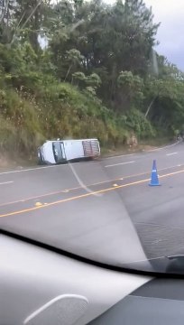 Microbús lleno de pasajeros se accidenta con turismo en Santa Cruz de Yojoa