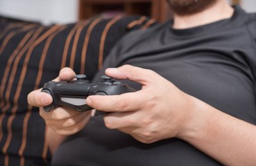 Playing video games makes the brain younger - but exercising does not