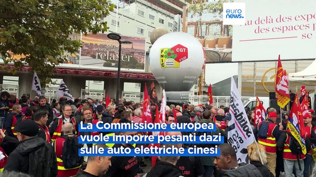 Crisi industria automobilistica: i lavoratori del settore in protesta davanti al Salone dell'Auto di Parigi