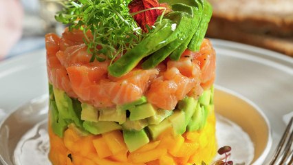 Tartar de salmón, aguacate y mango - Cocina Fácil