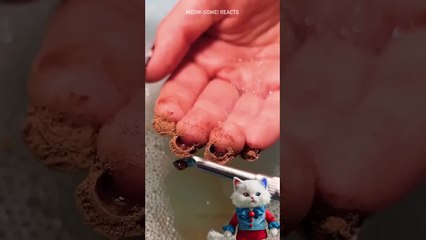 Toothpaste manicure?? Weird way to paint your nails! 