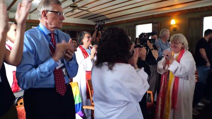 Una ceremonia clandestina de ordenación de sacerdotisas cerca del Vaticano