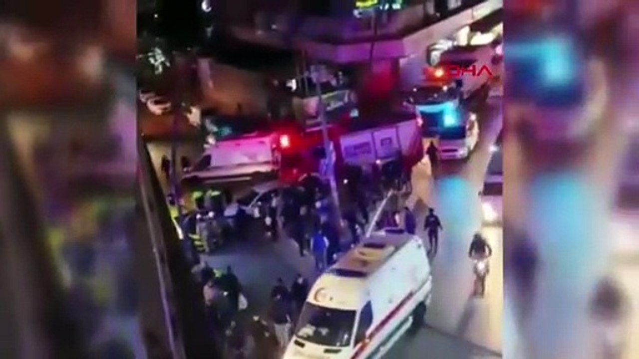 İstanbul-Küçükçekmece'de 3 kişinin yaralandığı kaza kamerada