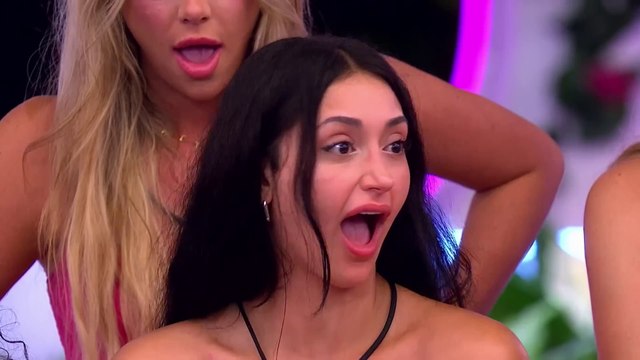 The Kissing Booth _ World of Love Island