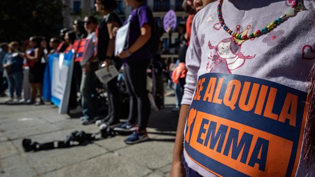 ¿Es una opción válida alquilar un vientre para tener un hijo?