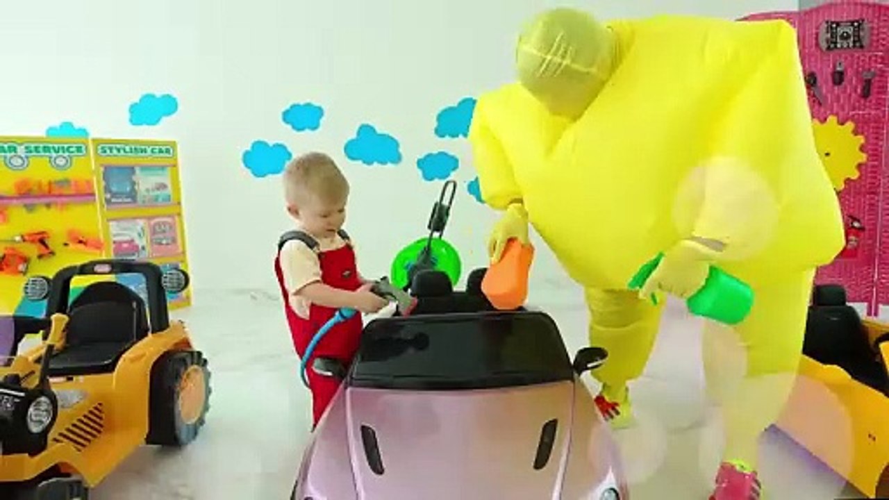 Diana and Roma Balloons Cube Challenge