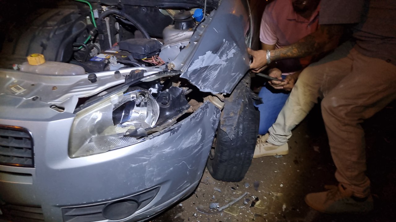 Acidente entre carros é registrado no Bairro XIV de Novembro