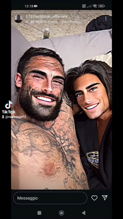 guarda che c'è dietro