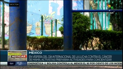 En México activistas concientizan sobre el cáncer de mama