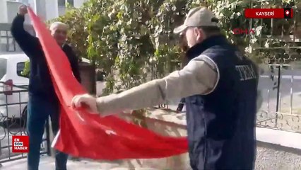 Kayseri'de 12 yaşındaki çocuğun takdirlik bayrak hassasiyeti