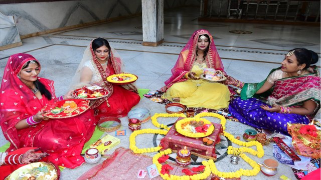 Karwa Chauth Vrat Vidhi 2024:करवा चौथ व्रत विधि, करवा चौथ में चांद की पूजा कैसे करें | Boldsky