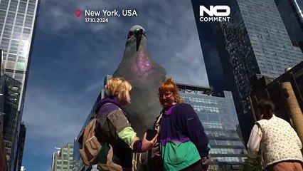 NO COMMENT: Una escultura gigante de una paloma causa sensación en Nueva York