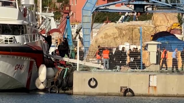 Los inmigrantes trasladados a Albania embarcan de vuelta a Italia