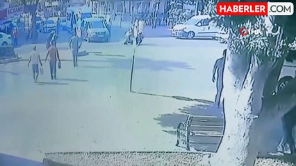 Motosiklet Sürücüsü Çarpmamak İçin Kendini Attı, İki Kişi Yaralandı