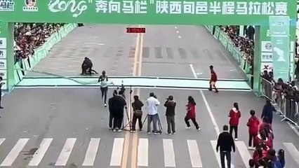 Fake runner tries to beat marathon winner to the finish line