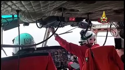 In volo con i vigili del fuoco per monitorare i danni del maltempo